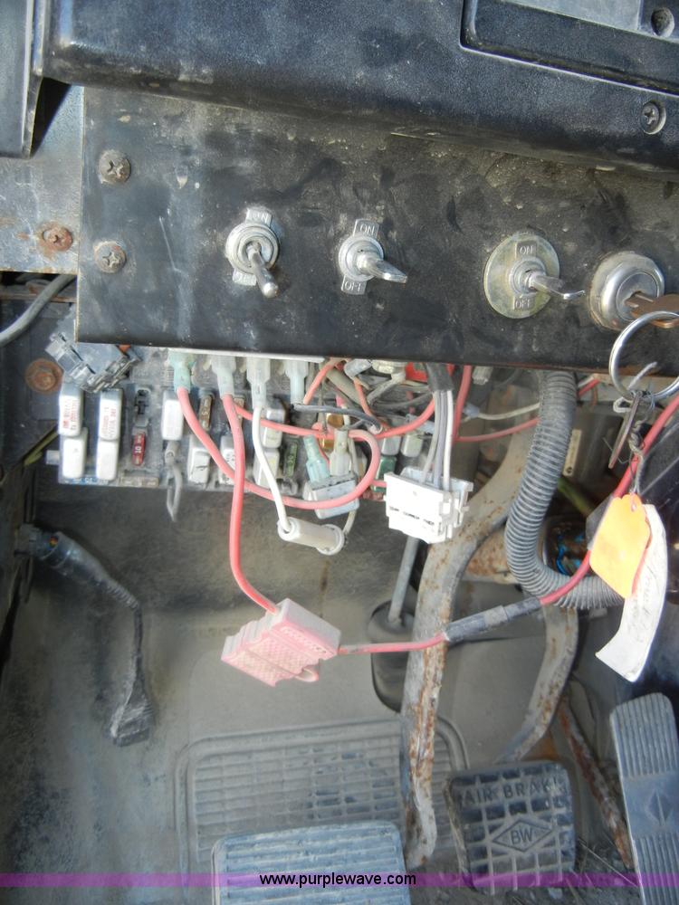 image for item D4100 1994 International 2574 dump truck