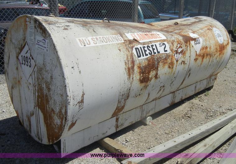 image for item D4103 1,000 gallon fuel tank on stand