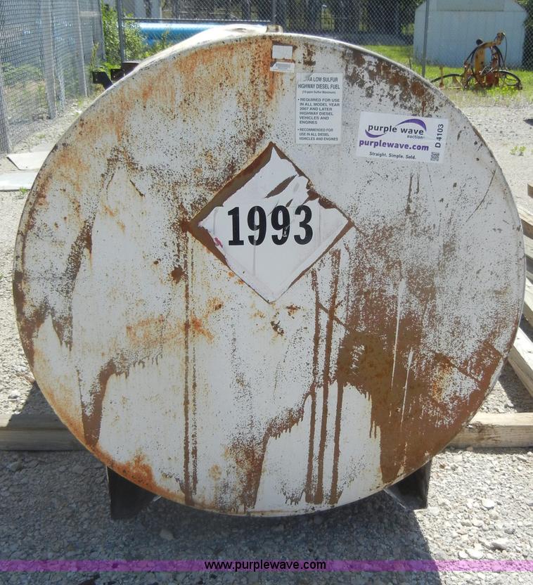 image for item D4103 1,000 gallon fuel tank on stand
