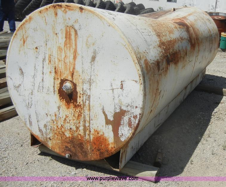 image for item D4103 1,000 gallon fuel tank on stand