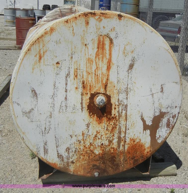 image for item D4103 1,000 gallon fuel tank on stand