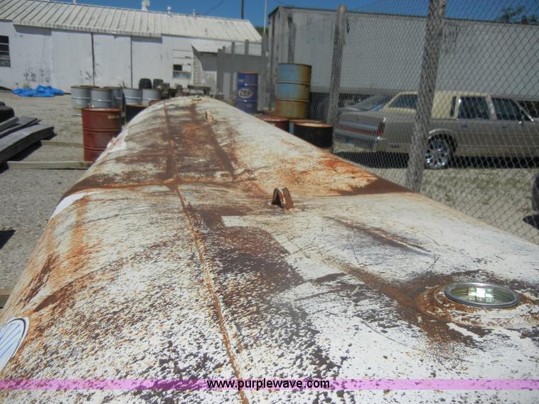 image for item D4103 1,000 gallon fuel tank on stand