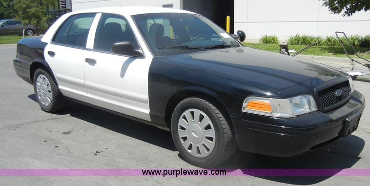 image for item D4104 2007 Ford Crown Victoria Police Interceptor