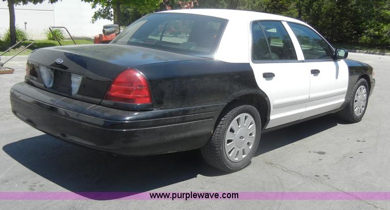 image for item D4104 2007 Ford Crown Victoria Police Interceptor