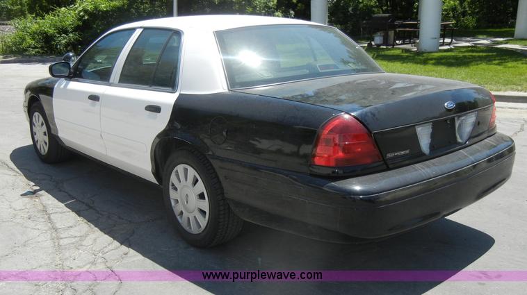 image for item D4104 2007 Ford Crown Victoria Police Interceptor