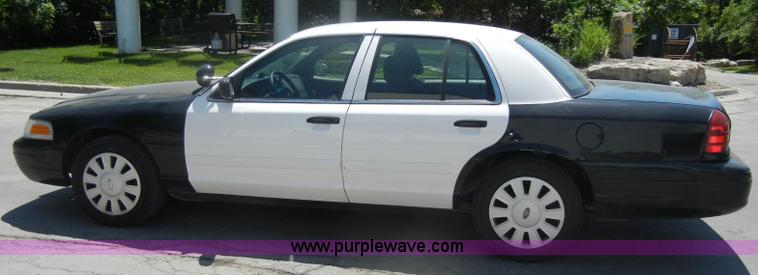 image for item D4104 2007 Ford Crown Victoria Police Interceptor
