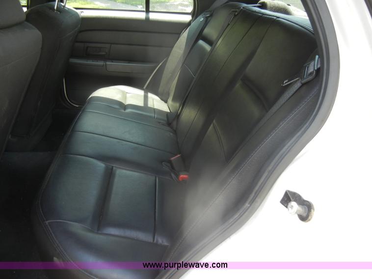 image for item D4104 2007 Ford Crown Victoria Police Interceptor