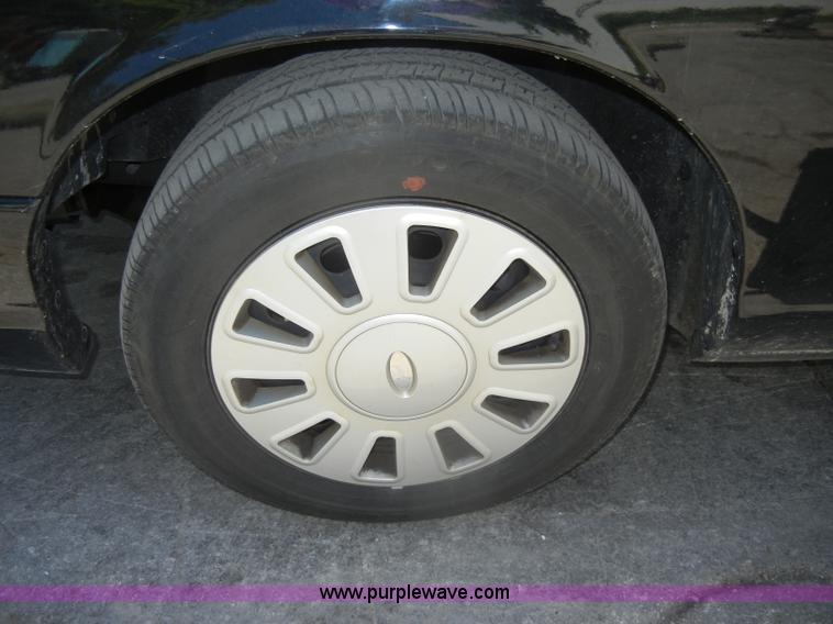 image for item D4104 2007 Ford Crown Victoria Police Interceptor