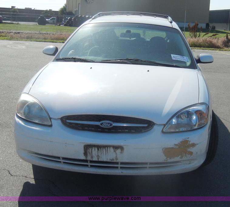 image for item D4108 2002 Ford Taurus SE