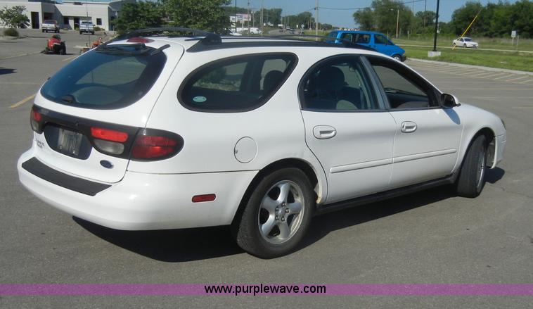 image for item D4108 2002 Ford Taurus SE