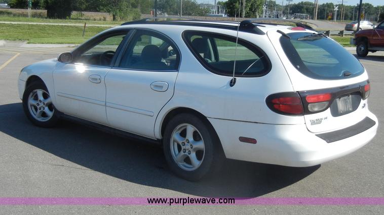 image for item D4108 2002 Ford Taurus SE