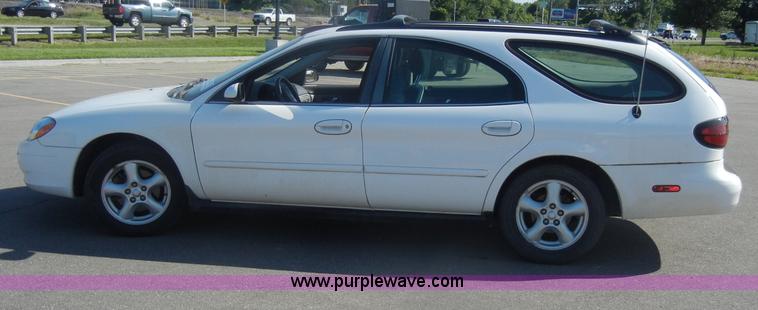 image for item D4108 2002 Ford Taurus SE