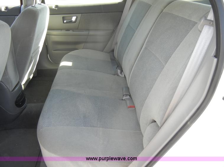 image for item D4108 2002 Ford Taurus SE