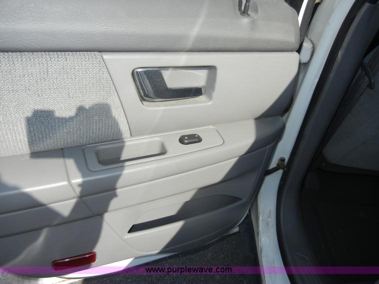 image for item D4108 2002 Ford Taurus SE