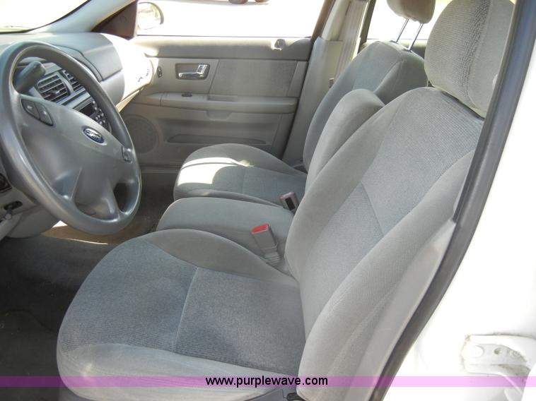 image for item D4108 2002 Ford Taurus SE