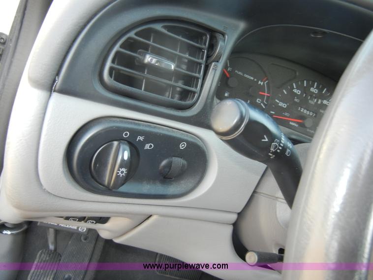 image for item D4108 2002 Ford Taurus SE