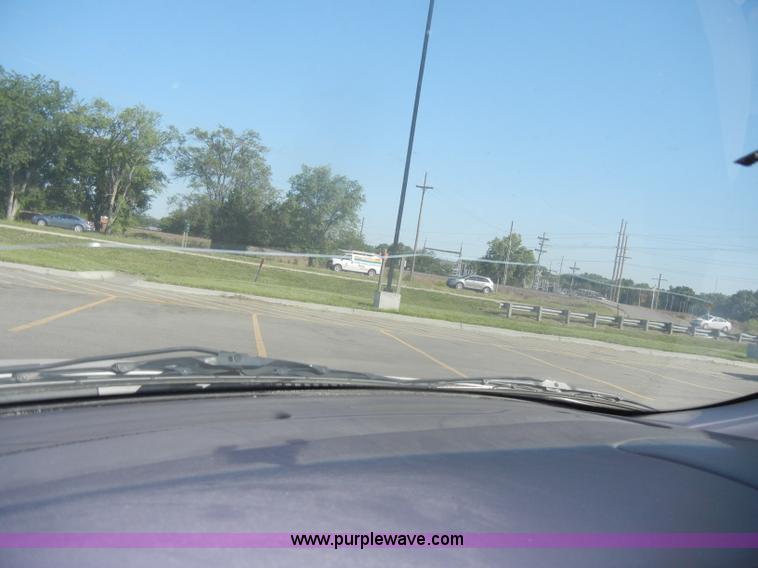 image for item D4108 2002 Ford Taurus SE