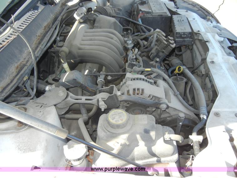image for item D4108 2002 Ford Taurus SE