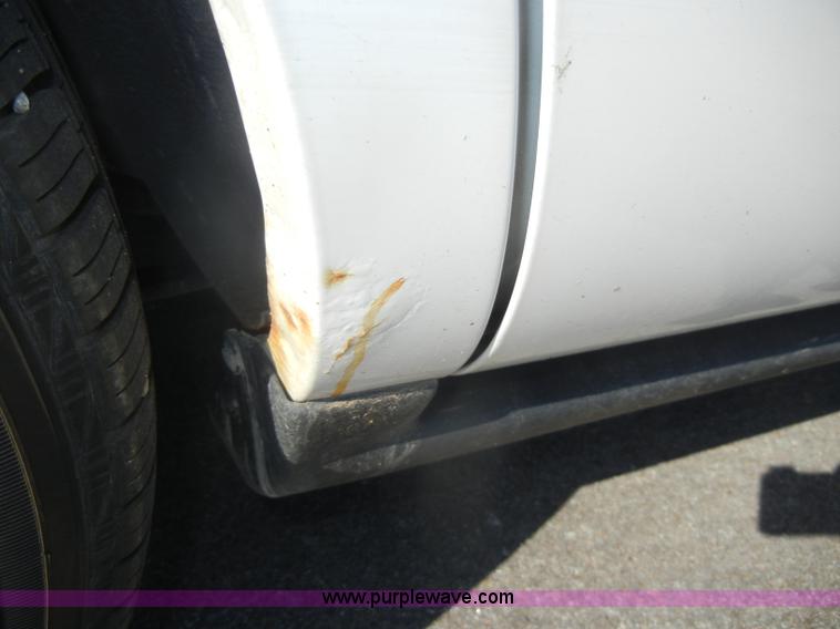 image for item D4108 2002 Ford Taurus SE