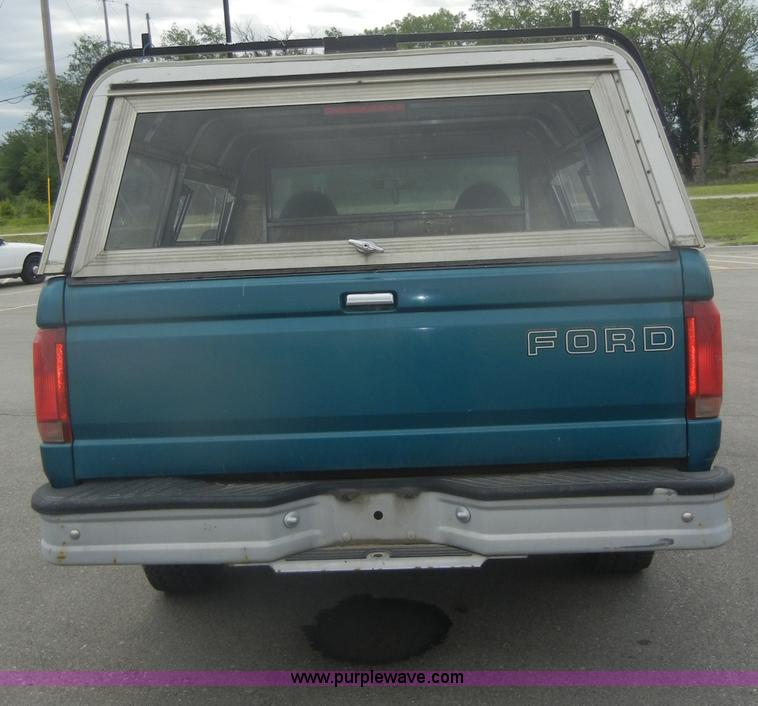 image for item D4123 1996 Ford F150 XL pickup truck