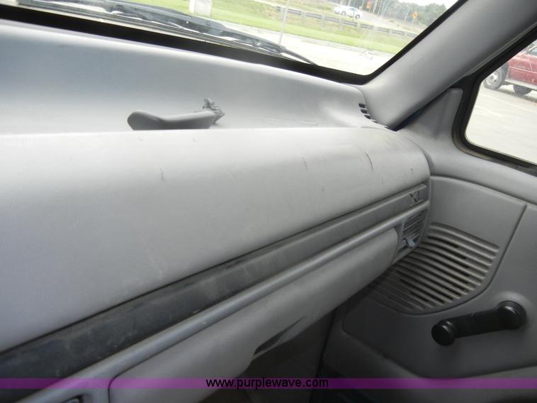 image for item D4123 1996 Ford F150 XL pickup truck