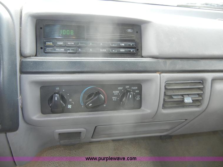 image for item D4123 1996 Ford F150 XL pickup truck