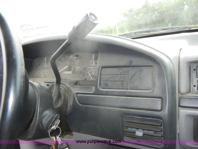 image for item D4123 1996 Ford F150 XL pickup truck