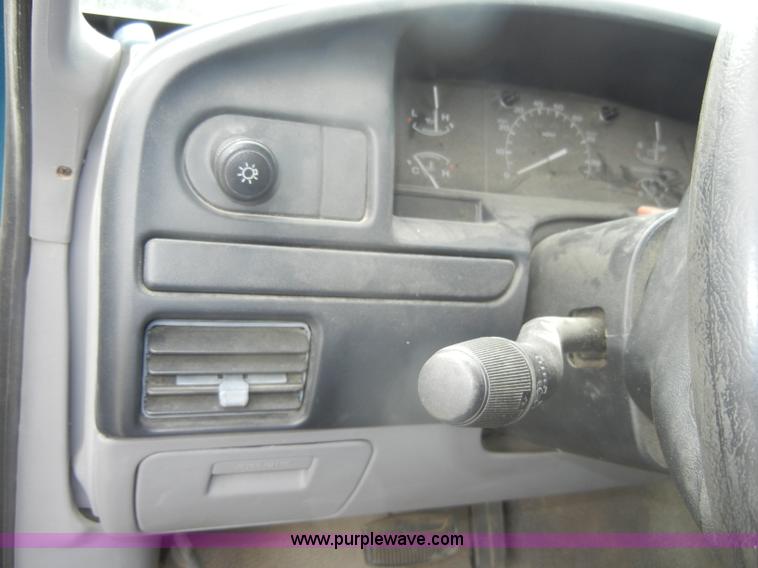 image for item D4123 1996 Ford F150 XL pickup truck