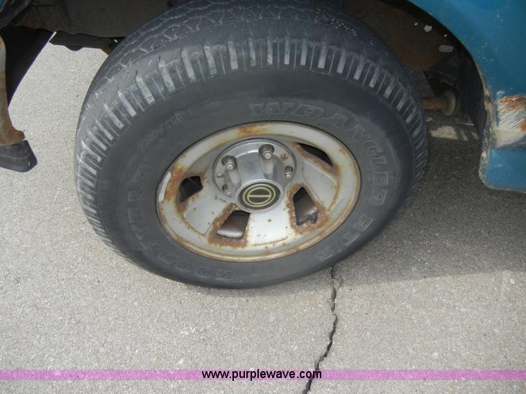 image for item D4123 1996 Ford F150 XL pickup truck