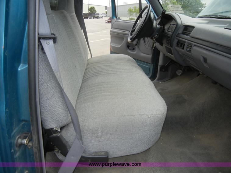 image for item D4123 1996 Ford F150 XL pickup truck