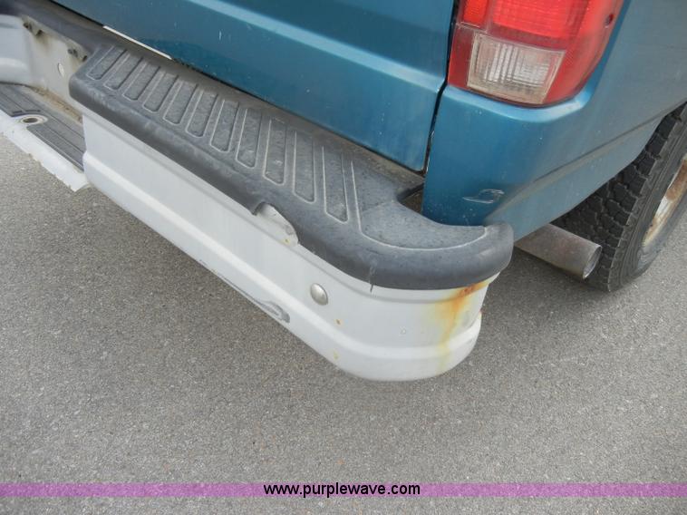 image for item D4123 1996 Ford F150 XL pickup truck