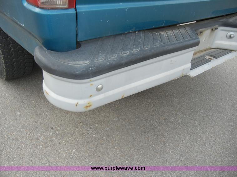 image for item D4123 1996 Ford F150 XL pickup truck