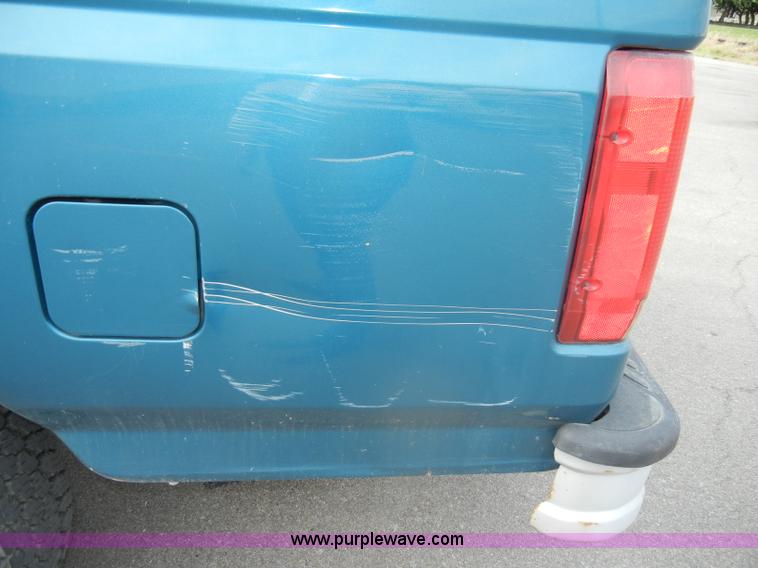 image for item D4123 1996 Ford F150 XL pickup truck