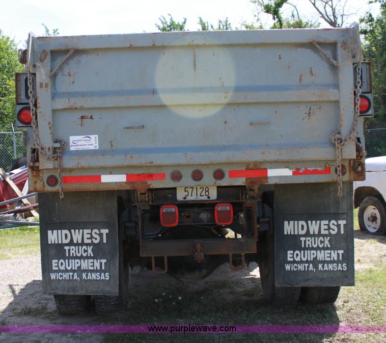 image for item D5028 1986 International 1754 dump truck