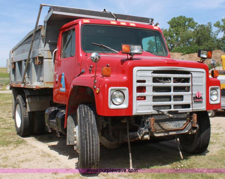 image for item D5028 1986 International 1754 dump truck