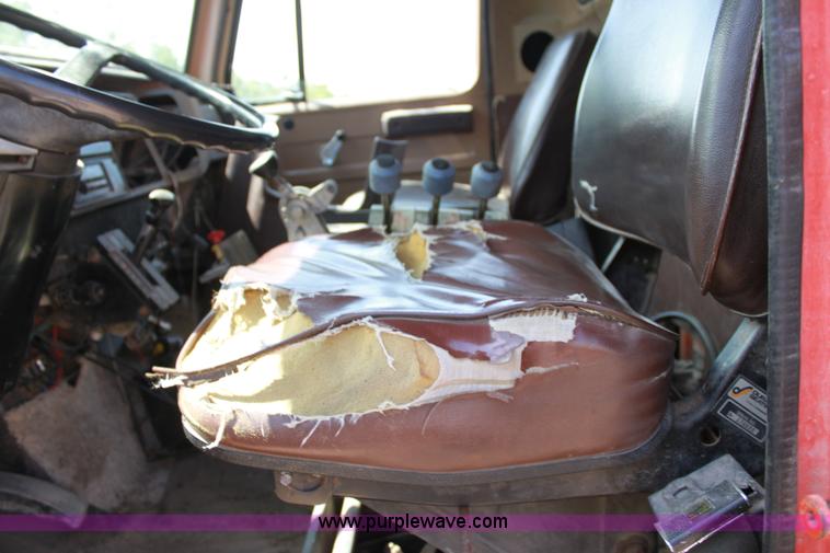 image for item D5028 1986 International 1754 dump truck