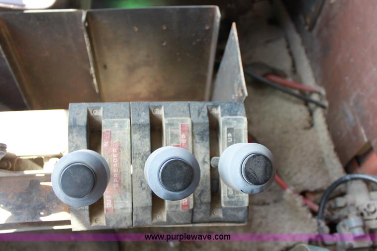 image for item D5028 1986 International 1754 dump truck