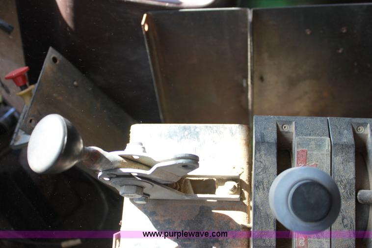 image for item D5028 1986 International 1754 dump truck