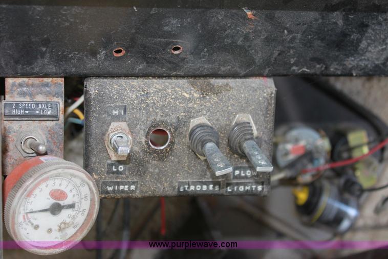 image for item D5028 1986 International 1754 dump truck