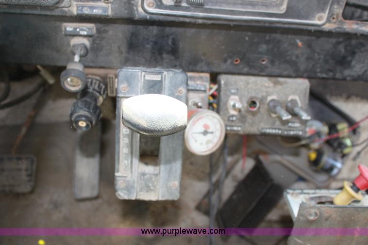 image for item D5028 1986 International 1754 dump truck