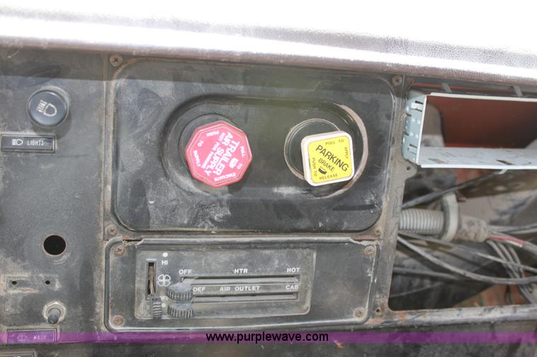 image for item D5028 1986 International 1754 dump truck