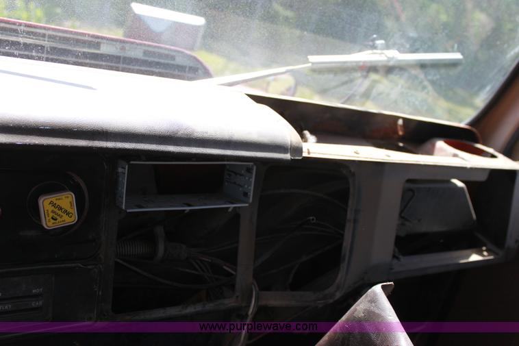 image for item D5028 1986 International 1754 dump truck