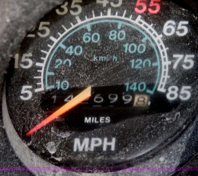 image for item D5028 1986 International 1754 dump truck