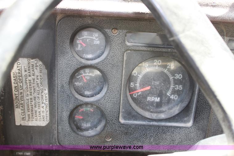 image for item D5028 1986 International 1754 dump truck