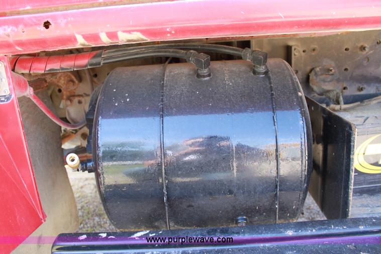 image for item D5028 1986 International 1754 dump truck