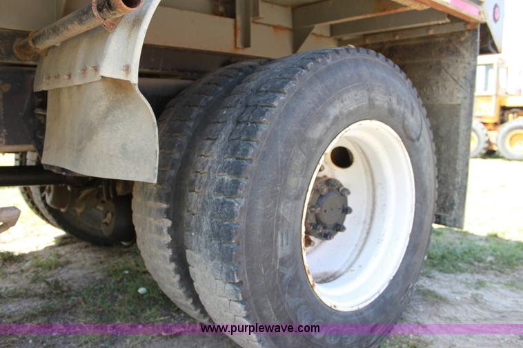 image for item D5028 1986 International 1754 dump truck