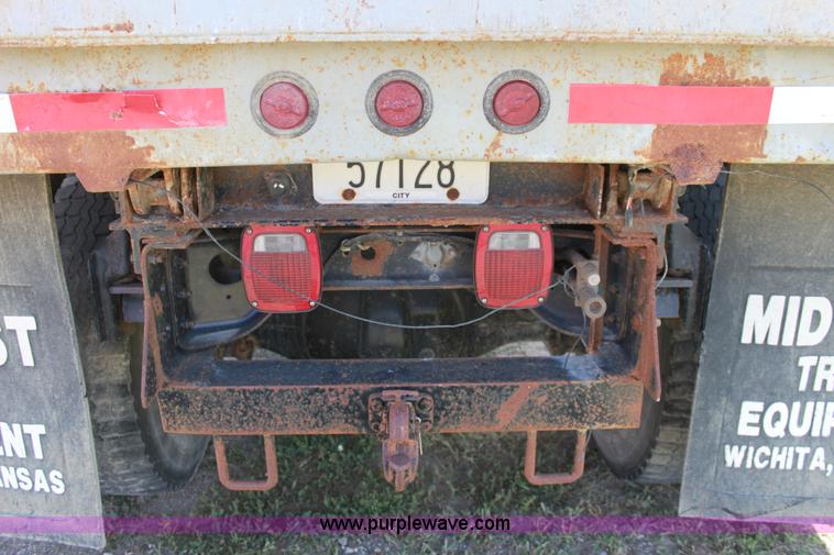image for item D5028 1986 International 1754 dump truck