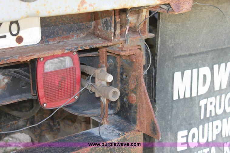 image for item D5028 1986 International 1754 dump truck