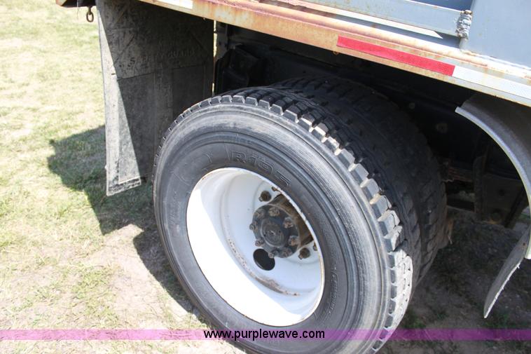 image for item D5028 1986 International 1754 dump truck