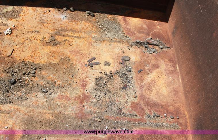 image for item D5028 1986 International 1754 dump truck